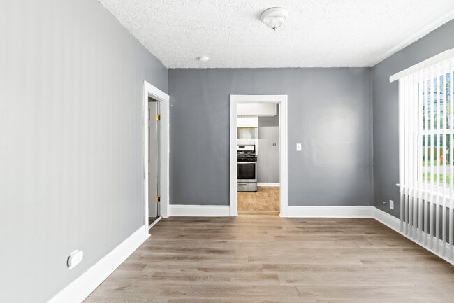 Photo - 977 E 17th Ave