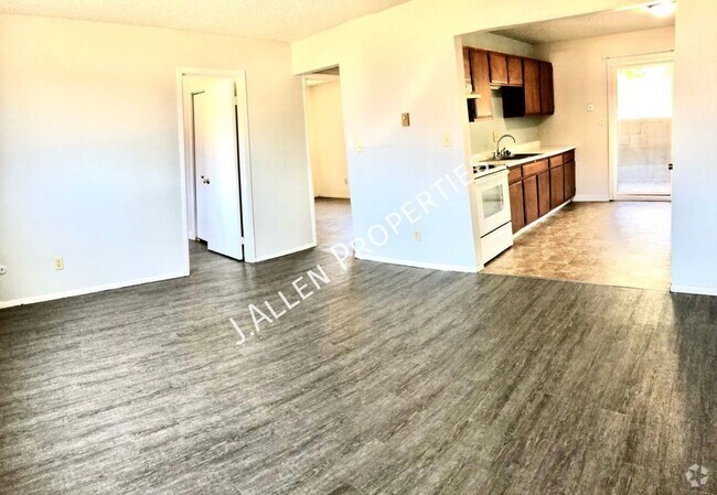 Building Photo - Spacious 2 bed Unit 1 Rental