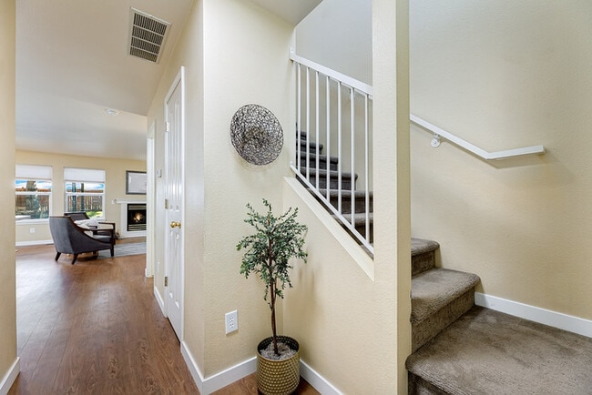 Photo - 3 Bed 2.5 Bath Townhome in Prime Boise Location!