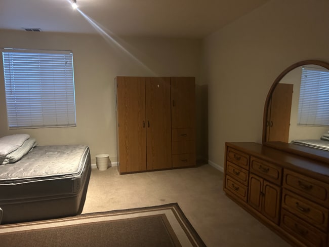 Photo - 5335 Malta St