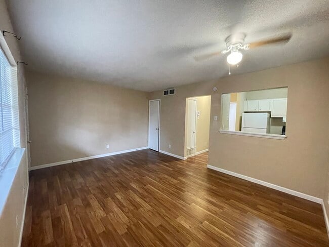 Photo - 327 E Locust St