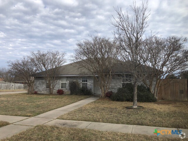 Building Photo - 1907 Sandstone Dr Rental