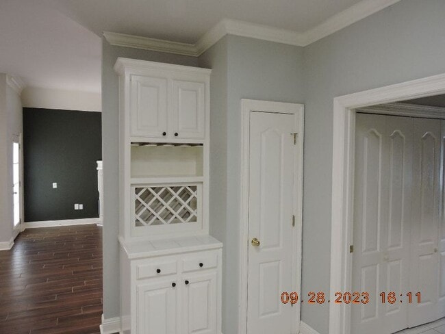 Photo - Desirable Greenbriar Hollow Subdivision