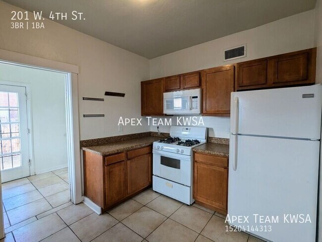 201 W 4th St