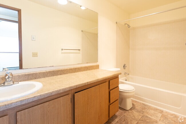 2BR,1BA-900SF