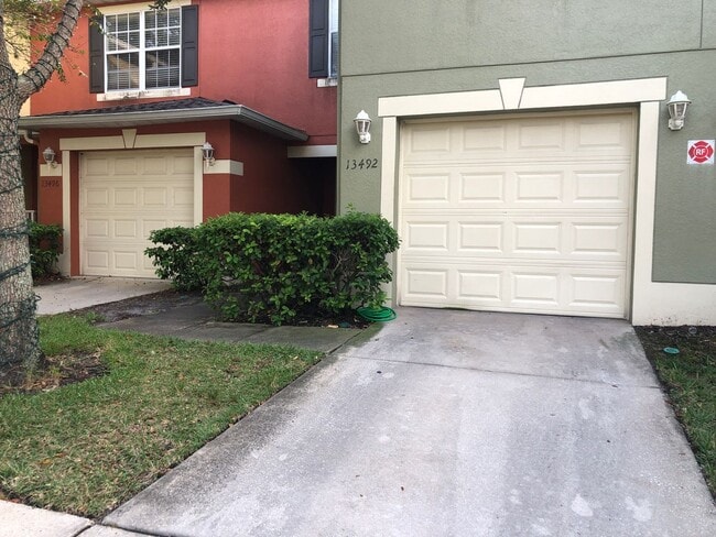 Building Photo - 13492 Applerose Ln