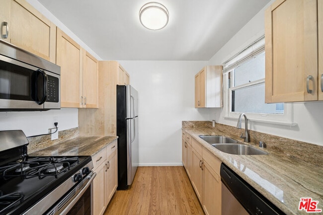 Photo - 5303 Vantage Ave Unidad 5303 1/2