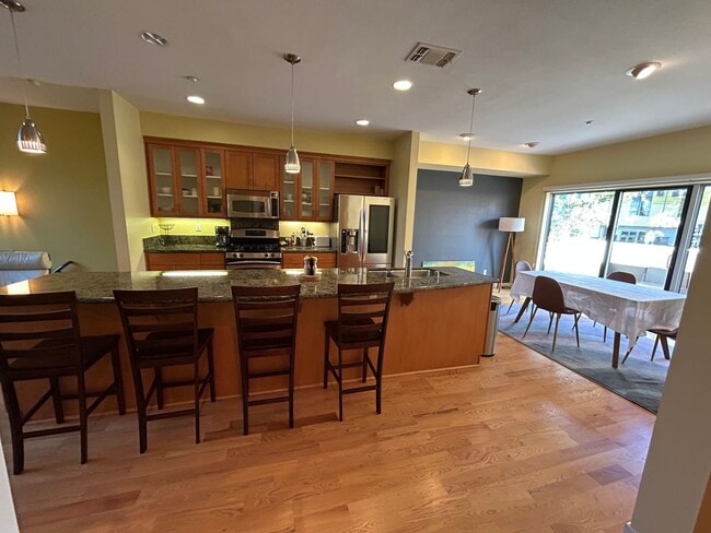 Photo - $1,000 OFF FIRST MONTH'S RENT!! Spacious 3 bedroom / 2.5 Bath Apartment in Emeryville, CA.
