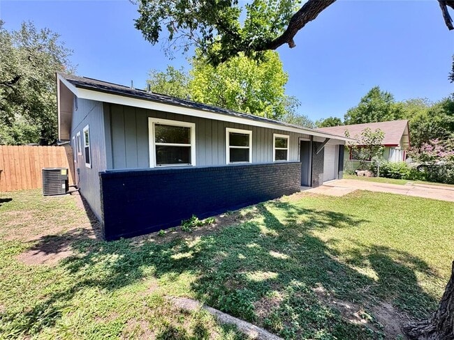 Building Photo - 6512 Pevensey Dr Rental