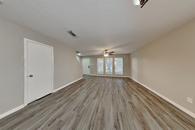 Photo - 5346 Yale Dr