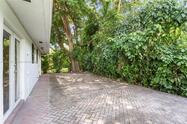 Photo - 5520 San Vicente St
