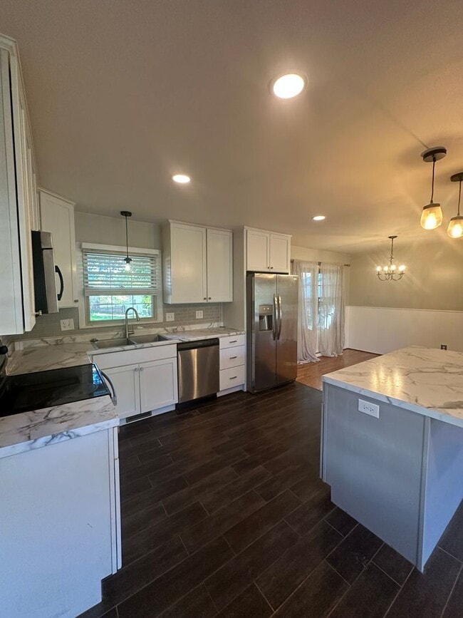 Photo - 3 bedrooms 2 baths, Split Level in the loc...