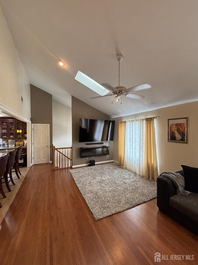 Photo - 1830 Barnett St