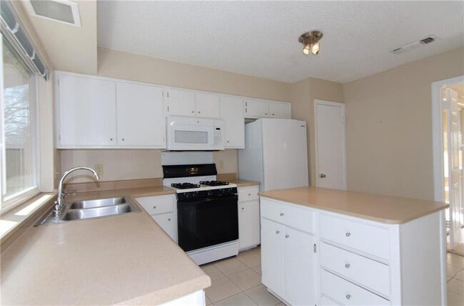 Photo - 10405 Firethorn Ln