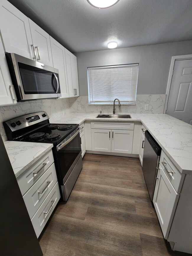 Photo - 819 E 2nd St