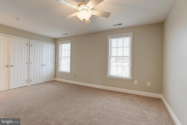 Photo - 833 Ramsay St