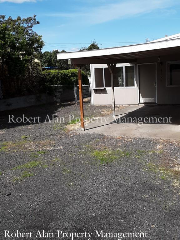 Photo - 271 NE Douglas St