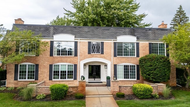 Photo - 150 E Long Lake Rd Condo