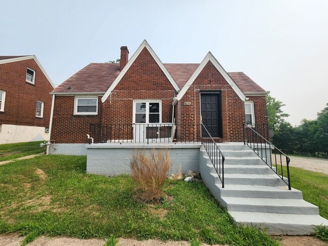 Building Photo - 824 Oak St