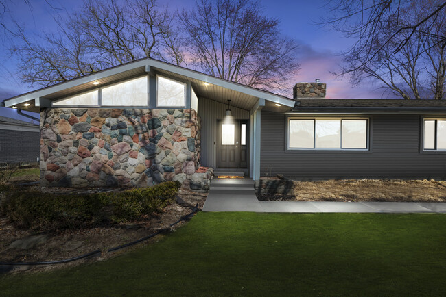Main entry - 16615 Walcliff Dr House