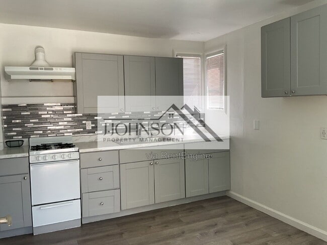214 W Carlton Wy