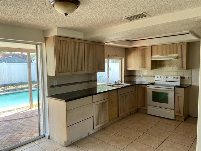 Photo - 3600 Beacon Square Dr