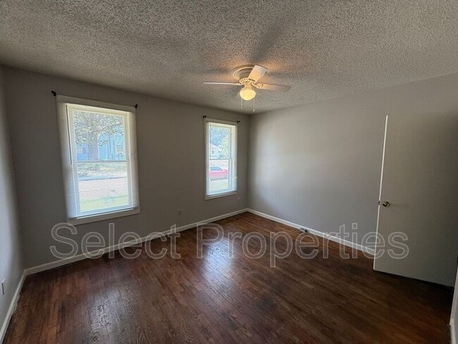 Photo - 717 Flint St