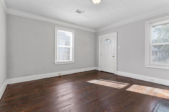 Photo - 1734 Fenwick St