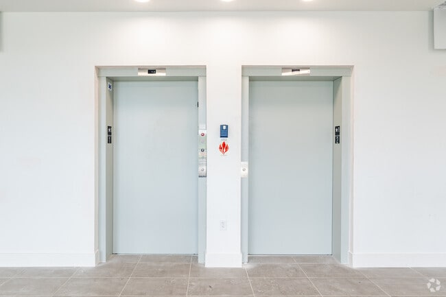 Ascensor - Princeton Crossings