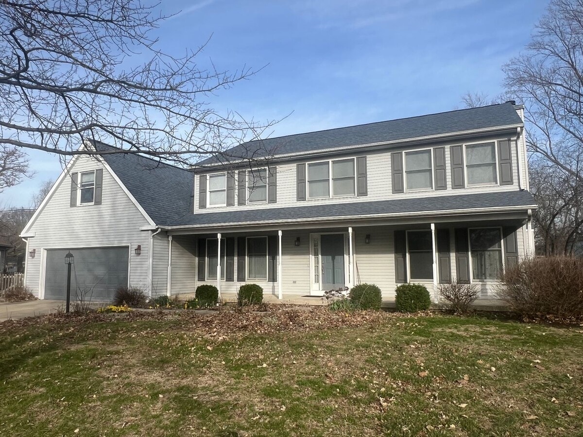 Photo - 6 Bedroom home with Fenced Yard - Available 07/01/2026