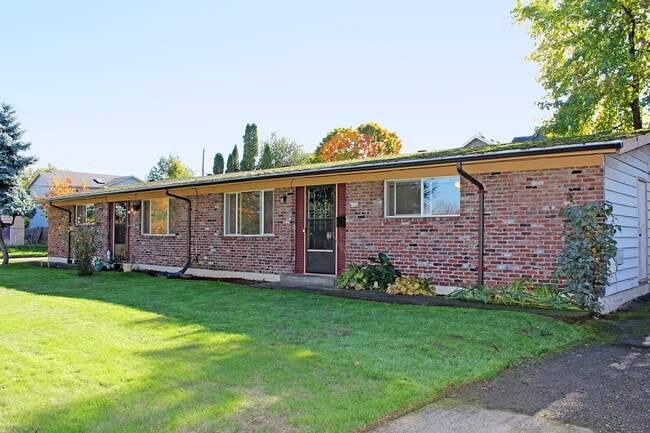 Building Photo - 4110-4116 N Willis Blvd Unit 4116