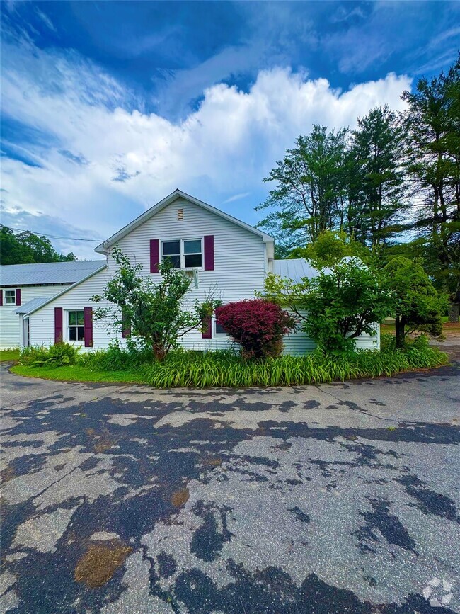 Building Photo - 30 Schoonmaker Ln Rental