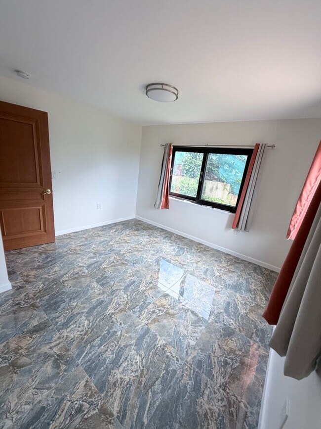 Photo - 2045 Mott Smith Dr Unit 2 bedroom