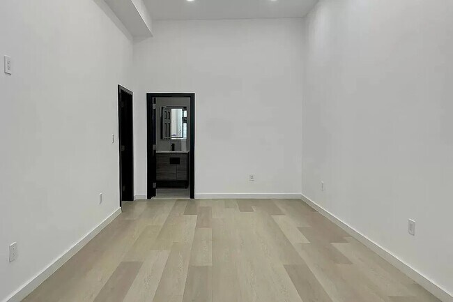 Photo - 202 St Nicholas Ave Unidad 1