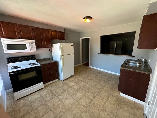 Photo - 61-65 W Main Unit L