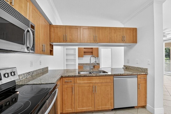 6511 Emerald Dunes Dr Unidad 305