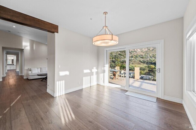 Photo - 220 Wintergreen Cir