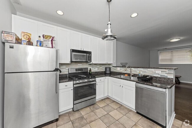Building Photo - 2 bedroom in Chicago IL 60660 Unit G Rental