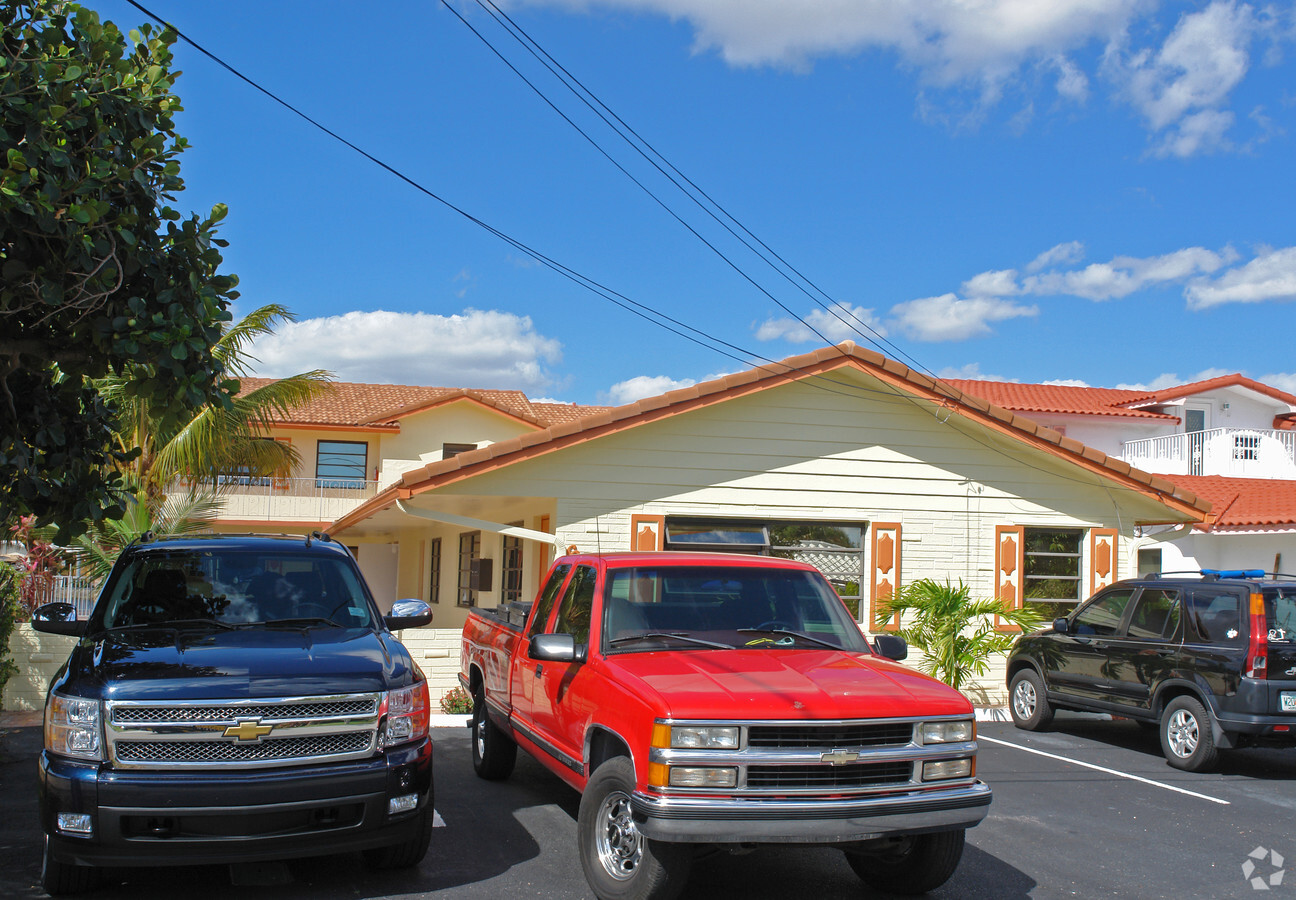 Photo - 605 S Riverside Dr Apartments