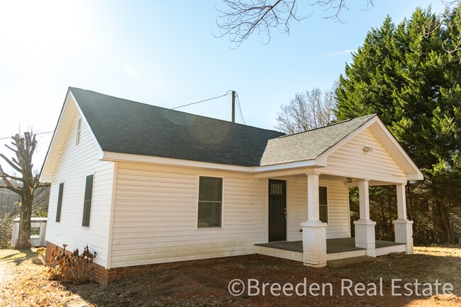 Building Photo - 2954 Old 70 Loop