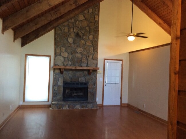 Photo - 4944 Tremont Dr NE