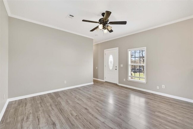 Photo - 130 Leaning Oaks Cir