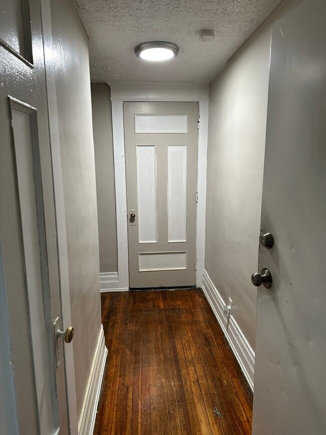 Photo - Ready to move in 1 bedroom apartment Unit 499 #8