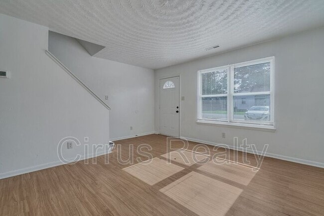 Photo - 2788 Peach St