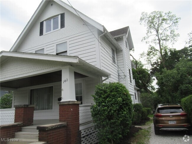 Building Photo - 142 E Bridge St Rental