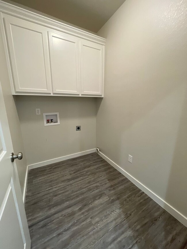 384 Western Hills Dr