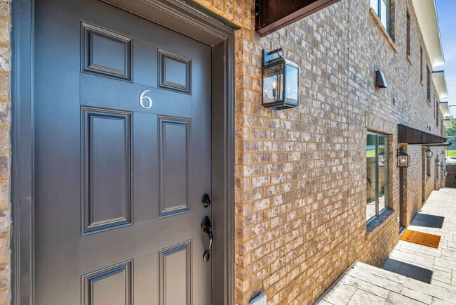 Photo - Beautiful 2BR/2BA top-floor end unit!