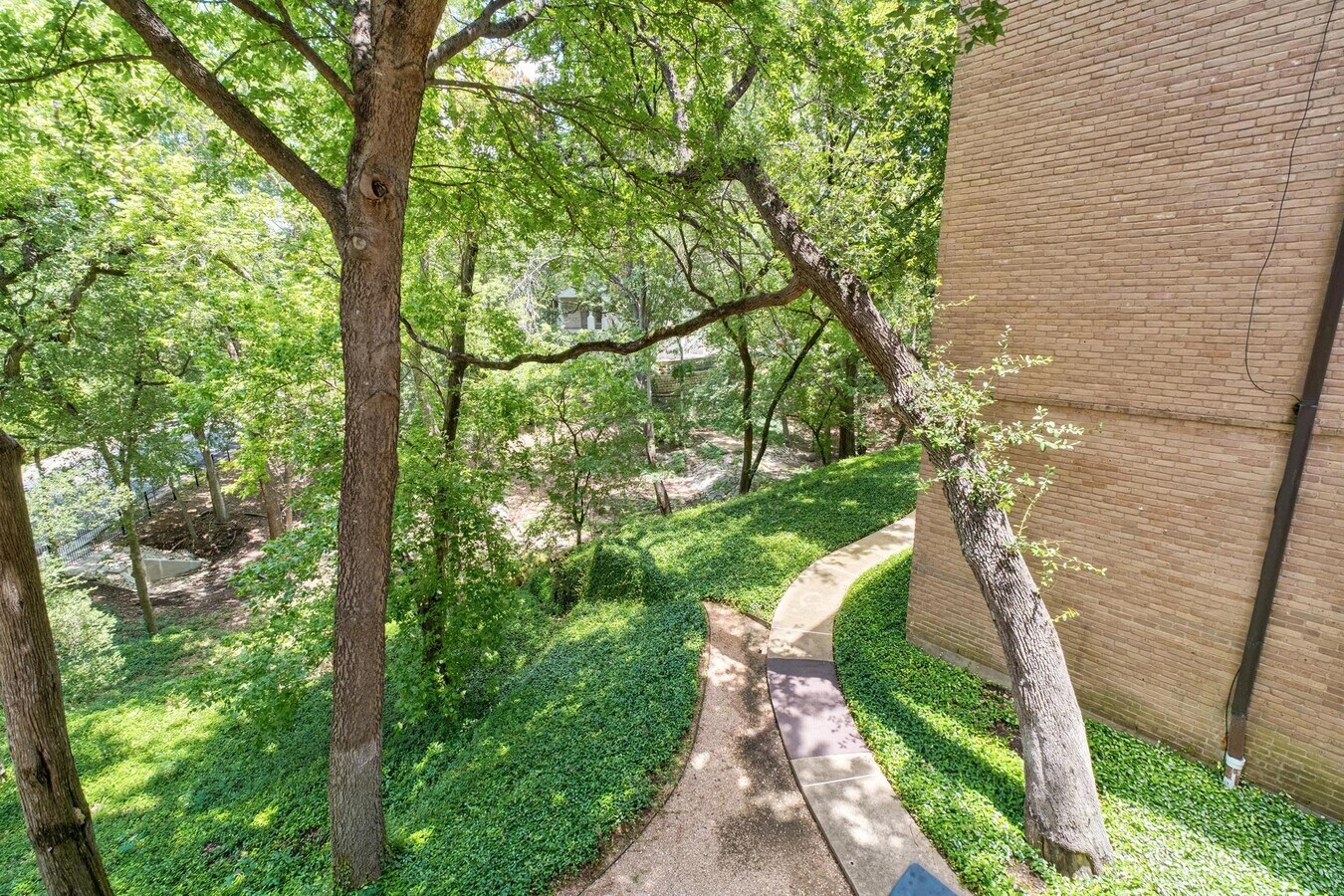Photo - 3718 Bridle Path