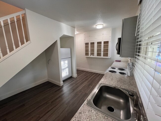 Photo - 5BD/2BA Gorgeous Vintage Home