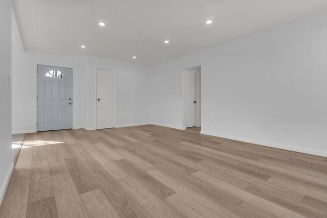 Building Photo - 1155 W Exposition Blvd Unit B